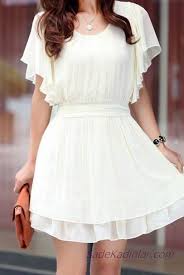 2019 Beyaz Sifon Elbise Modelleri Kisa Genis Yaka Kisa Kollu Firfir Detayli Sifon Elbise Moda Stilleri Elbise Modelleri