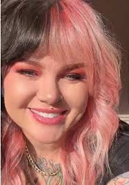 Shannon Detwiler's Instagram, Twitter & Facebook