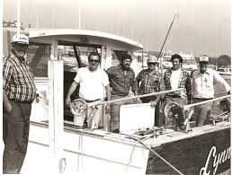 Fishing Charters Near Sturgeon Bay Lake Michigan In Door County Wisconsin Fishing Charters Catching Fish Going Fishing