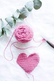 In diesem video zeige ich euch wie ihr ganz einach diesen tollen schlüssenanhänger häkeln könnt ! Einfache Herzen Hakeln Ein Schnelles Last Minute Valentinstags Diy