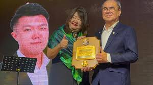 Today Lions Club of Kuala Lumpur City held its 8th BOD and Business  meetings, followed by celebrating the Chinese New Year with the members  plus 3 very supportive spouses...Chan Hoi, Lulu and