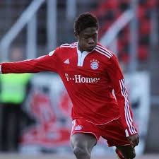 Skills, goals & fun with young david alaba in fc bayern training camp. Profi Vertrag Fur Bayern Talent David Alaba Fc Bayern
