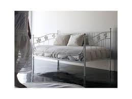 Facile à travailler, il est prisé. Banquette Lino