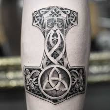 Die 38 Besten Bilder Von Nordische Runen Tattoo Germanische Tattoos In 2020 Viking Tattoos Mjolnir Tattoo Thor Hammer Tattoo