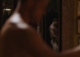 Leo Woodall e Tom Hollander nudi mentre scopano in White Lotus, la scena gay  - BitchyX