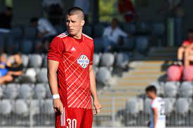 A brazil származású, bal lábas belső védővel 2+1 évre írt alá a klub. Dvsc Dvsc