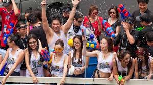 The songkran festival is a national holiday in thailand. Masih Corona Festival Songkran Thailand Diganti Mandi Air Suci