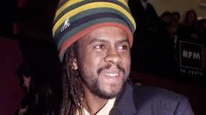 20:05 il n'y a pas de cas de complications après la première étape de la vaccination contre spoutnik v en rpl. Le Chanteur Tonton David Auteur Du Tube Chacun Sa Route Est Mort