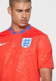 An england fanatic in nizhny novgorod celebrates after their match against panama. Buy Nike Red England Pre Match T Shirt For Men In Mena Worldwide Cd2577 600