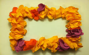 Con flores, hojas y plantas secas también puedes hacer cuadros para decorar. Decorar Un Marco Con Flores De Tela El Blog De Trapillo Com