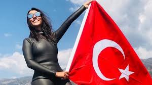 Yüzme branşında ülkemizi temsil edecek merve tuncel kimdir, kaç yaşında, nereli, hangi. Milli Yuzucu Merve Tuncel Dunya Rekoruna Imza Atti