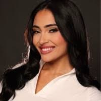 Vicki Cantu's Instagram, Twitter & Facebook