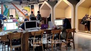 Di lantai dasar, tepatnya di ruangan utama setelah pintu masuk museum, kamu akan mendapati sebuah benda yang disebut maket gunung. Jelajah Gedung Siola Nongkrong Produktif Di Koridor Co Workingspace Tempat Berkumpulnya Anak Muda Tribun Jatim