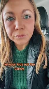 Loree Campbell's Instagram, Twitter & Facebook