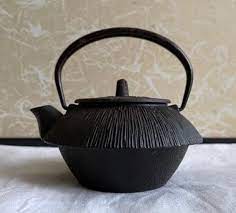 Japanese Vintage Cast Iron Teapot Genuine Nanbu Tetsubin 300ml Etsy In 2021 Small Lanterns Cast Iron Cast Iron Tea Pot