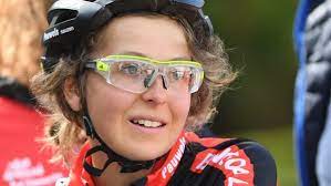 Met de steun van sport, haar familie en haar geloof knokt jolien zich een weg terug: 2vvawzsqyjznmm