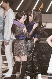 Jinyoung muncul lebih dulu di karpet merah kbs gayo daechukje 2019 bersama got7. Red Velvet Fans Debunk Netizens Claims About Irene Not Being Close With Her Members Kpophit Kpop Hit