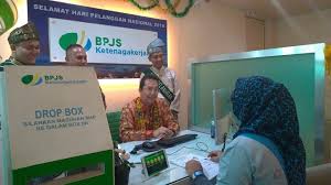 Bagi masyarakat yang mengikuti program bpjs milik pemerintah kini dapat bersenang hati karena saat ini kita dapat mencairkan dana tersebut melalui bank bjb dengan cara. Syarat Pencairan Bpjs Ketenagakerjaan Beserta Prosedurnya