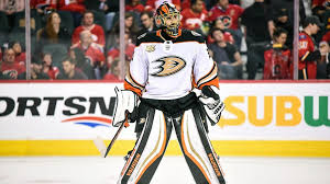 Ryan miller (sq) giocatore di hockey su ghiaccio statunitense (it); Miller Signs One Year Contract To Remain With Ducks