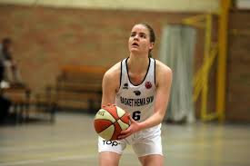 Wauters speelde niet veel tijdens het kwalificatietoernooi in oostende en er kloppen enkele talenten op de deur. Becky Massey Maakt Officieel Debuut Bij De Belgian Cats In Portugal Kw Be