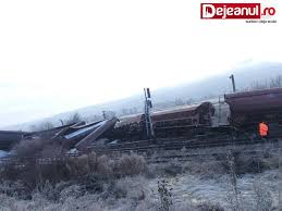 „trenul este amenajat de sărbatori iar moș crăciun va merge la fiecare copil. Un Tren Cu Sare De La Dej A Deraiat CirculaÅ£ia FeroviarÄƒ Intre Dej Si Jibou Este BlocatÄƒ Video Foto Dejeanul Ro Suntem Deja Acolo