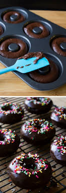 Double Chocolate Doughnuts Super Moist And Fudgy This Easy Recipe For Baked Chocolate Doughnuts With Cho Gateaux Et Desserts Recette Dessert Beignets Chocolat