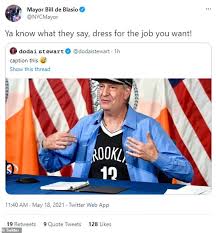 Beli aneka produk di toko jersey outfit secara online sekarang. Bill De Blasio Doofus For Wearing Nets Jersey As He Unveils New Mobile Covid Vaccination Site Daily Mail Online