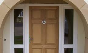 Untuk model pintu elegan, pintu dengan desain modern sangat cocok, tetapi dengan variasi dan kombinasi yang pas, tidak salah memilih sedikit sentuhan etnik misalnya pintu kayu jati. Desain Pintu Rumah Minimalis Dari Kayu Yang Wajib Anda Coba