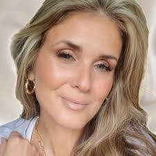 Tabitha Lindsay's Instagram, Twitter & Facebook