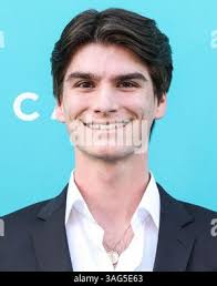 Los Angeles, Ca, USA. 07 Apr, 2018. Giacomo Gianniotti nimmt mein Freund  zum 30-jährigen Jubiläum Gala im Hollywood Palladium am 7. April in Los  Angeles, Kalifornien 2018. Quelle: David Edwards/Medien Punch/Alamy leben