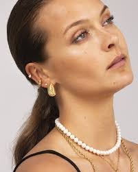 Yvette Gold's Instagram, Twitter & Facebook