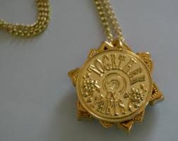 Please visit our website for more products lavishluxxshop.com unisex for. Osloniti Vlasnik Teziti Anastasia Music Box With Necklace Key Amazon Randysbrochuredelivery Com