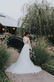 Outdoor Bridal Portrait Ideas Brides Of Oklahoma Okc Outdoor Wedding Venue Outdoor Okla Bridal Portrait Poses Oklahoma Wedding Venues Bridal Photoshoot