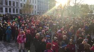 Vi har et flott uteområde med kirke og park i skolegården. Blime Valerenga Skole 2016 Youtube