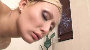 Sabrina wird im bad heftig doggy gefickt Vidéos Porno | xHamster