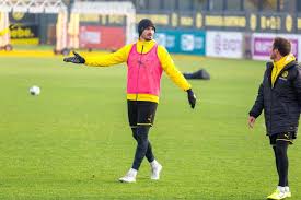 Borussia dortmund has hired alicia schmidt as their new fitness coach. Dortmund Sweat Over Mats Hummels Fitness Ahead Of Bayern Clash