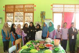 Contoh tugas ujian praktek prakarya dan kewirausahaan menyusun proposal usaha ternak ayam pedaging. Tambah Nilai Prakarya Siswa Praktek Memasak