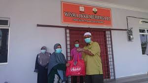 Look through examples of peneroka translation in sentences, listen to pronunciation and learn grammar. Terima Kasih Menteri Peneroka Felda