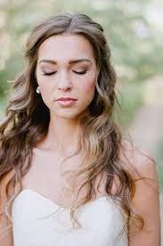 18 Super Romantic Relaxed Summer Wedding Hairstyles Weddingsonline Summer Wedding Hairstyles Gorgeous Wedding Makeup Bridal Makeup Natural