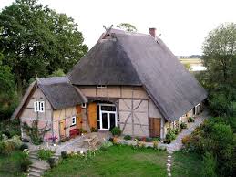 Ganz In Der Nahe Des Elbdeichs Zwischen Brandenburg Und Niedersachsen Liegt Das Denkmalgeschutzte Bauernhaus Der Familie Pa Haus Ferienhaus Traum Ferienwohnung
