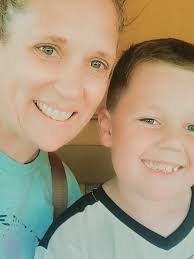 Deanna Windham's Instagram, Twitter & Facebook