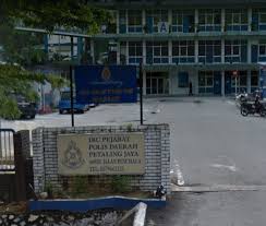 The ampang jaya district police headquarters and ampang police station are both located at a common address in taman dagang. Married Pj Sergeant Probed For Masturbating In His Office While Skyping His Gf