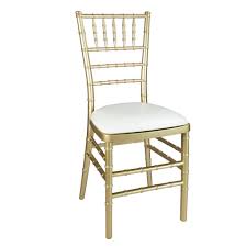 Ideal für hochzeit, schaffen sie eine warme und romantische atmosphäre und hinterlassen sie wertvolle erinnerungen. Chiavari Tiffany Stuhl In Gold Mit Sitzkissen Fur Hochzeit Und Freie Trauung