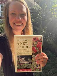 Meet Becky from Devon, UK 🇬🇧 “I am a garden writer and trained ecologist  with a passion for nature and science-based gardening. I am also author of  Grow a New Garden and
