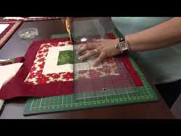 Caminho De Mesa Com Canto Mitrado Mulher Com 11 12 2013 Maria Elisa Centro De Mesa De Natal Parte 1 2 Youtube Patchwork Tutorial Quilting Videos Patchwork Inspiration