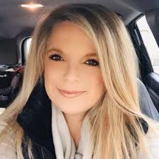 Kristi Hardesty's Instagram, Twitter & Facebook