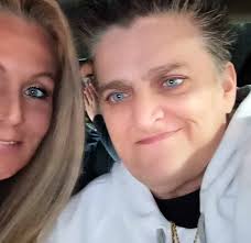 Shannon Seagraves's Instagram, Twitter & Facebook