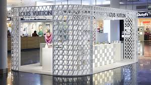 Louis Vuitton Opens Perfumery Dedicated Pop Up At London Heathrow Airport Lv Louisvuitton Pop Up Store Store Design Interior Luxury Store