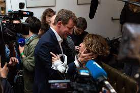 Le 29 juin, lors d'une interview. Qui Est Isabelle Saporta La Journaliste Qui Partage La Vie De Yannick Jadot