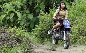 Sebab motor satu ini bisa hidup di dua alam, yakni off road dan on. Sufahira Gadis Penakluk Motor Trail Ke Sekolah Okezone News
